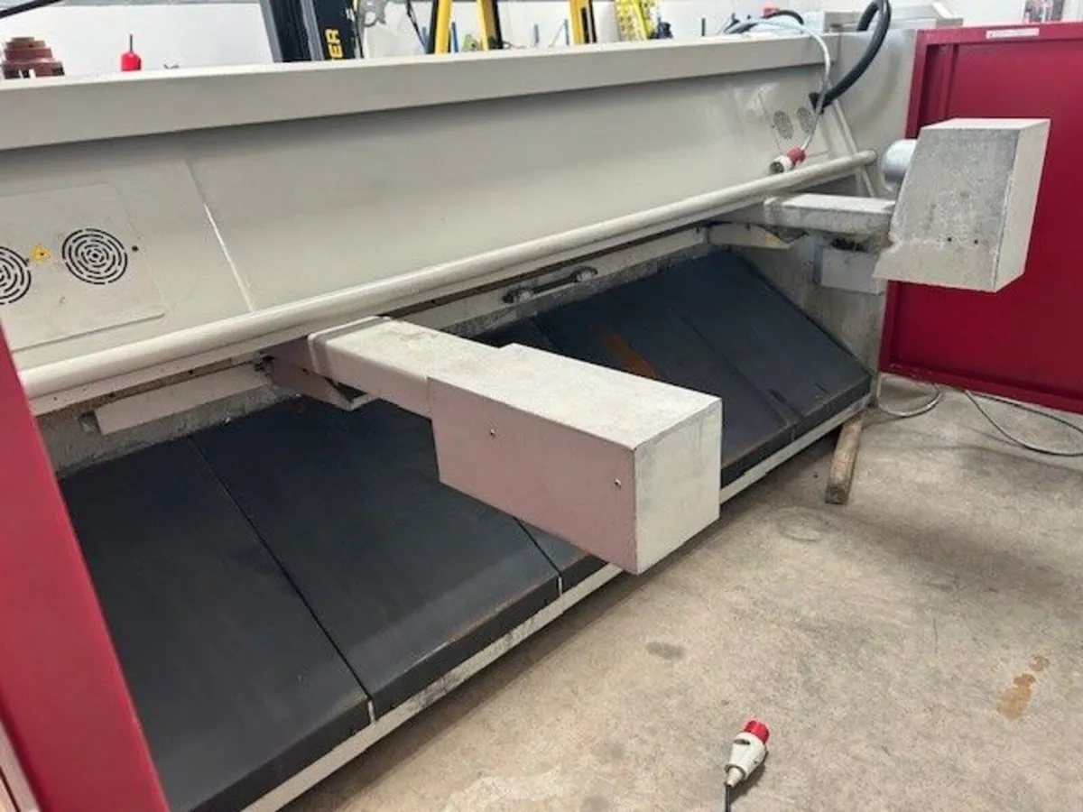 MORGAN RUSHWORTH GUILLOTINE - Image 4