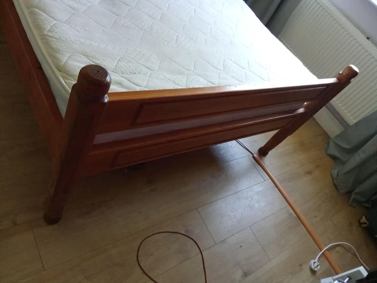 Pine bed - Image 1