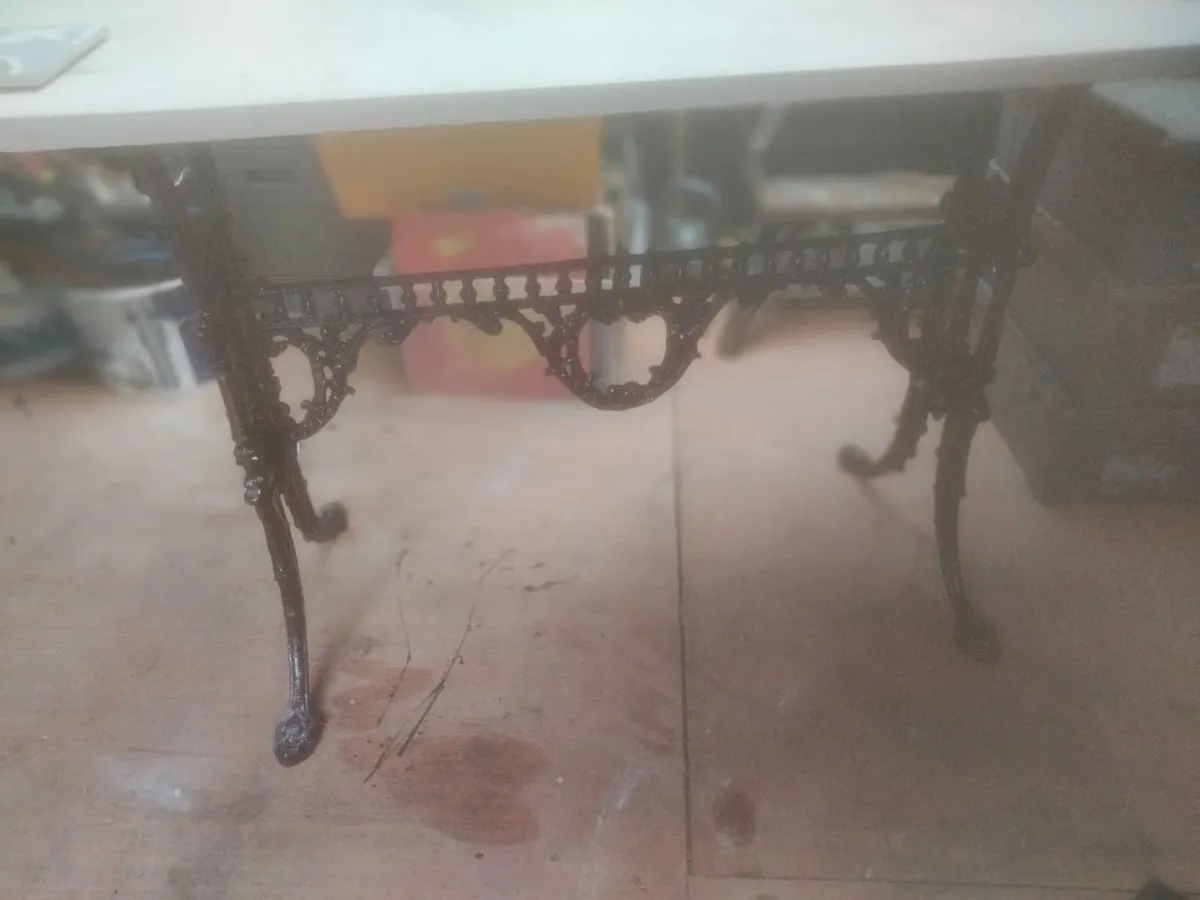 Garden Patio Table - Image 4