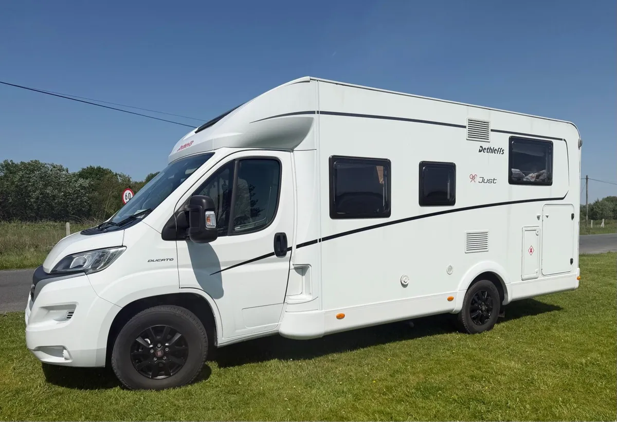 2023 LOW MILEAGE DETHLEFFS RHD CAMPER - Image 4