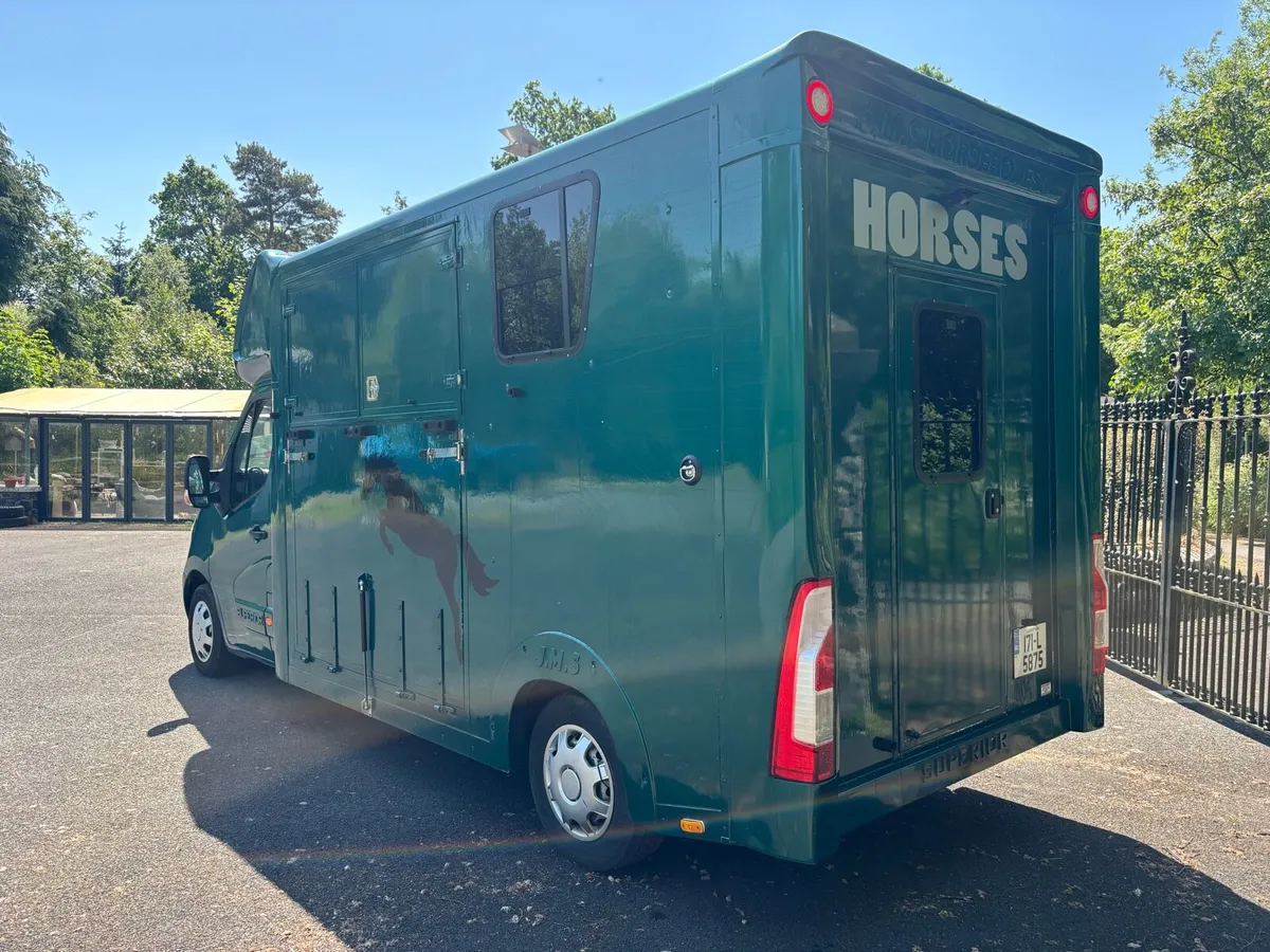 2017 Renault Master 3.5t Horsebox - Image 3