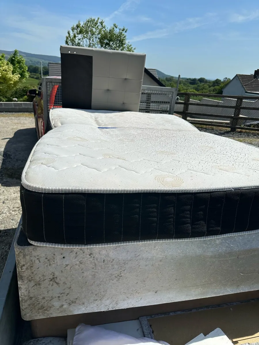 Double bed - Image 1