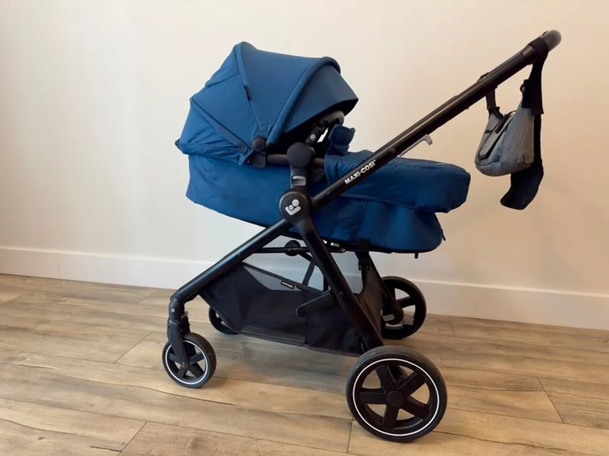 Maxi-Cosi 3-in-1 Travel System / Pram - Image 1
