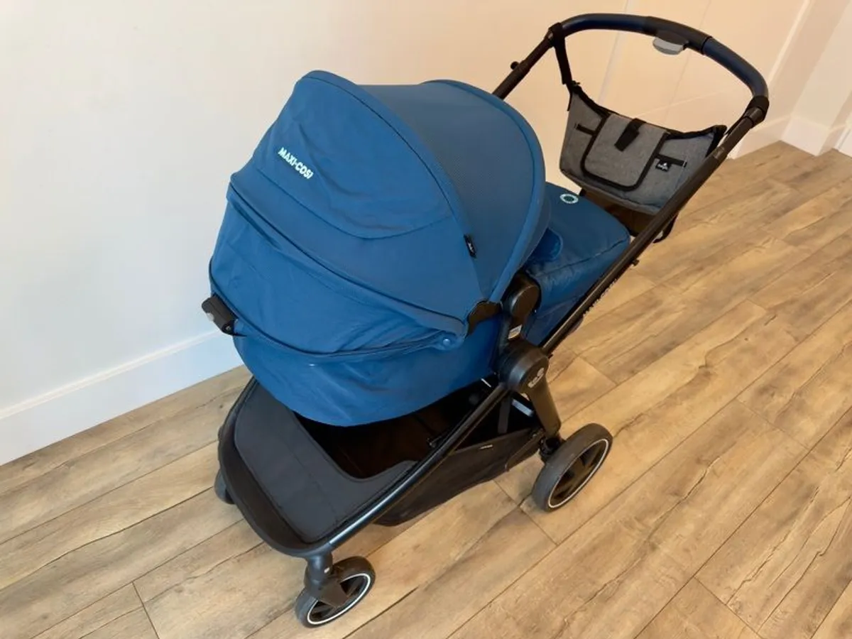 Maxi-Cosi 3-in-1 Travel System / Pram - Image 2