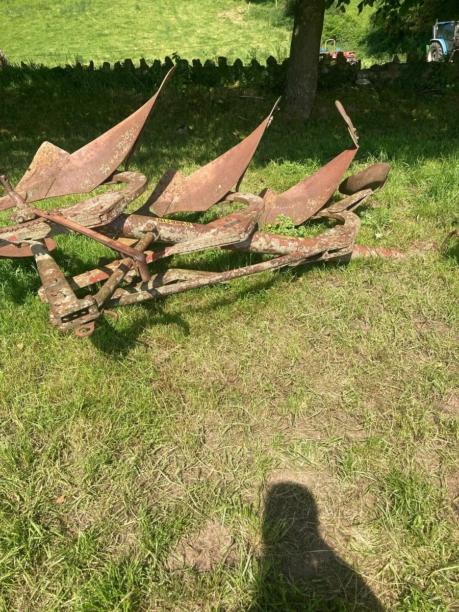 Vintage farm machinery - Image 2