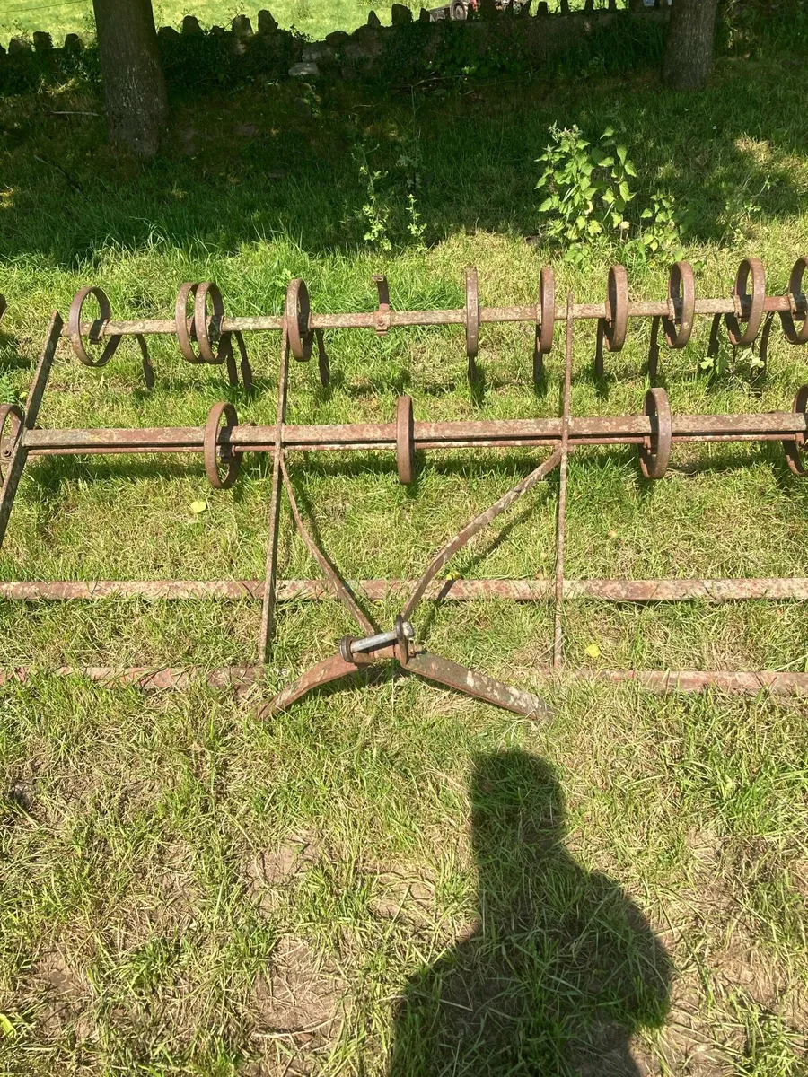 Vintage farm machinery - Image 3