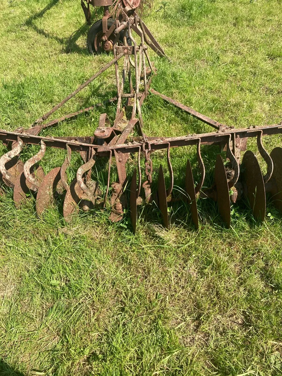 Vintage farm machinery - Image 4