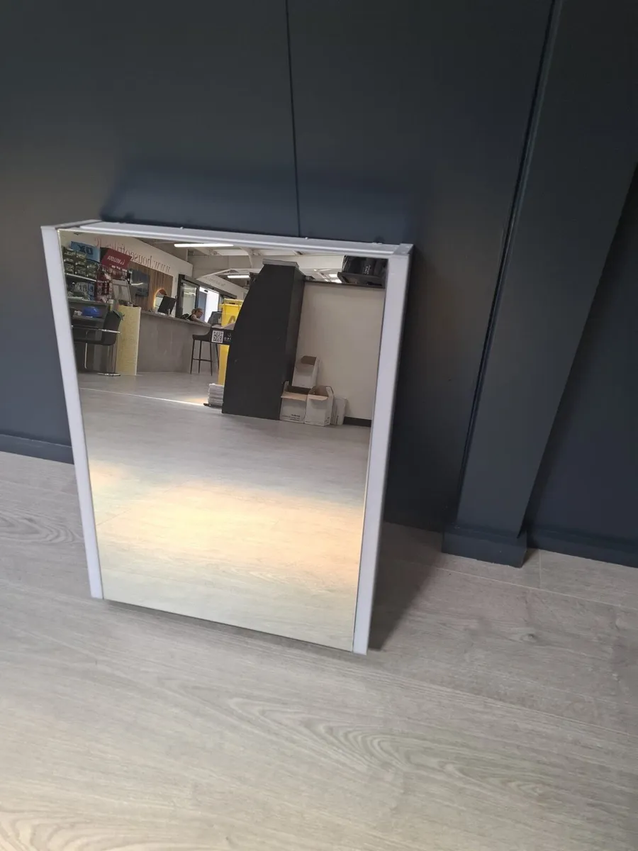 Bathroom furniture - Image 1