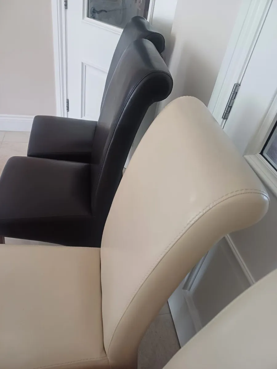 Dining room chairs - Image 1