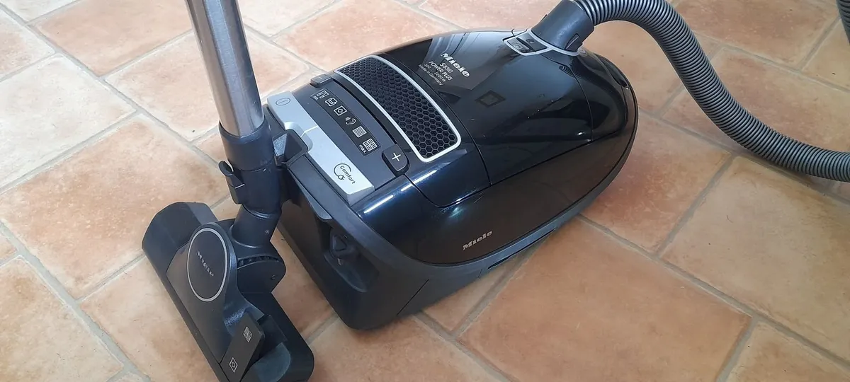 Miele vacuum cleaner - Image 3