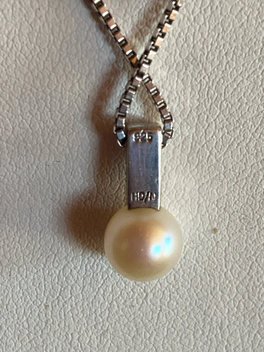Sterling Silver pearl pendant and box chain - Image 3