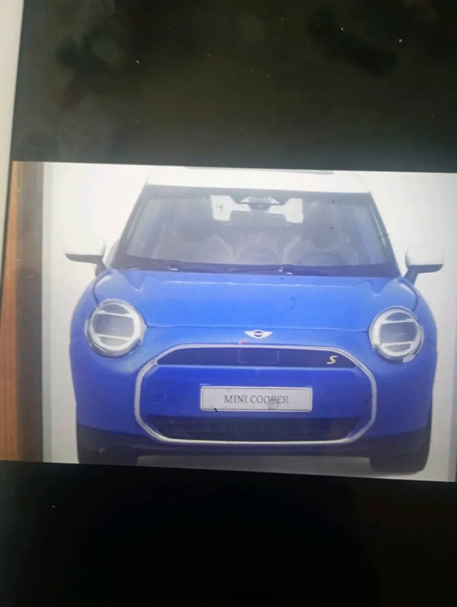 MAIISTO -MINI COOPER SE 2004 {JO1}1-24 SCALE  CAR. - Image 3