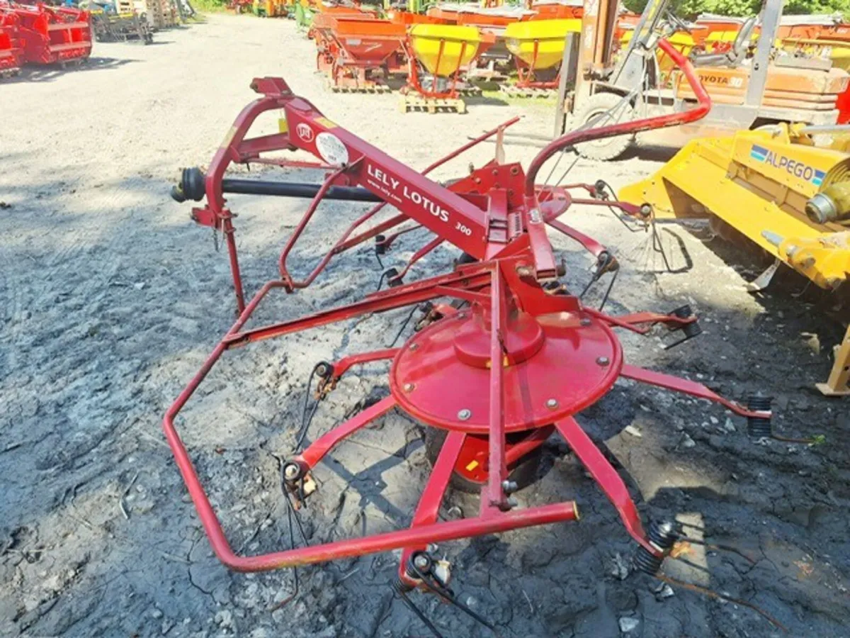 2015 Lely Lotus 300 Tedder (26251) - Image 3