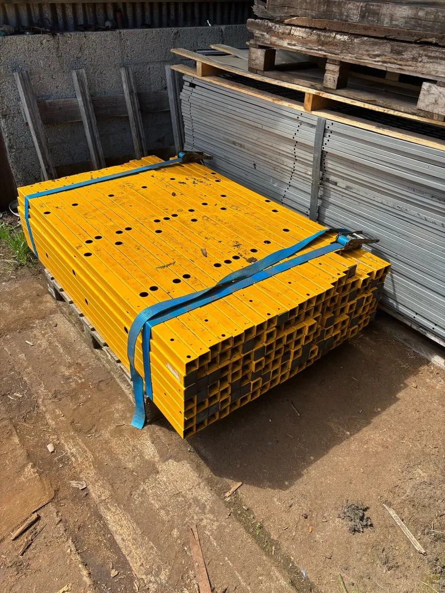 Box Iron - Image 1