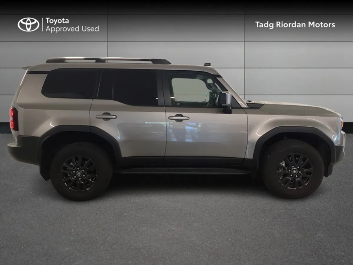 Toyota Land Cruiser LWB COMM A/T - Image 3