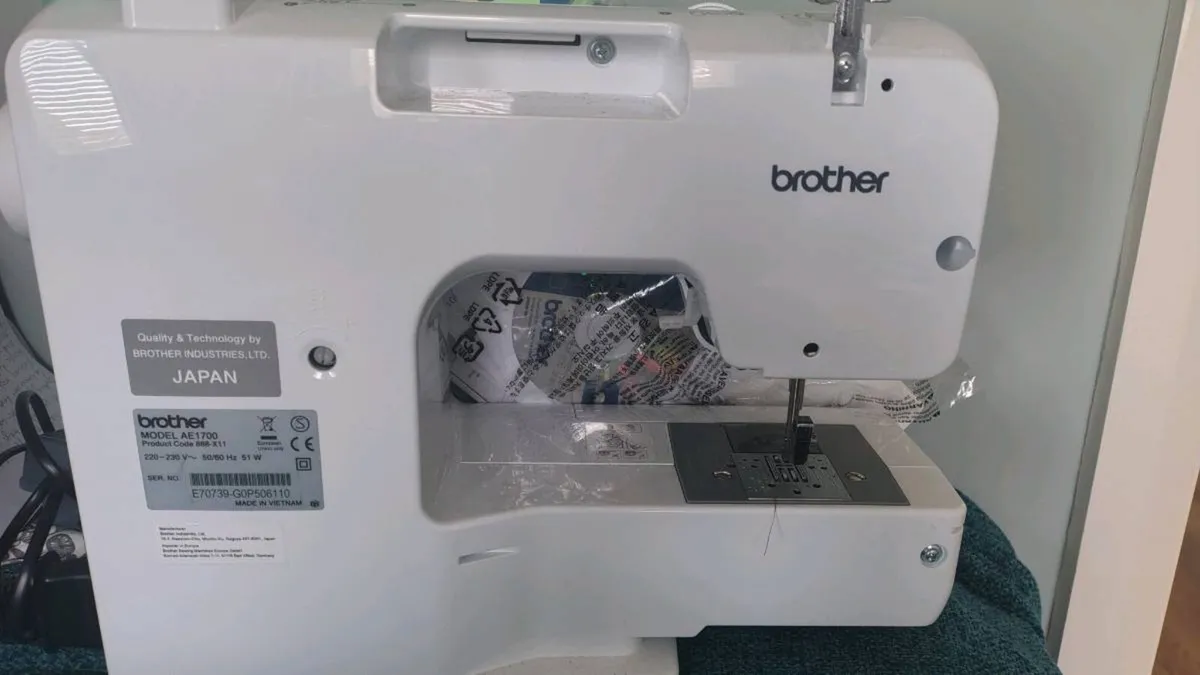 Sewing machine Wexford - Image 4