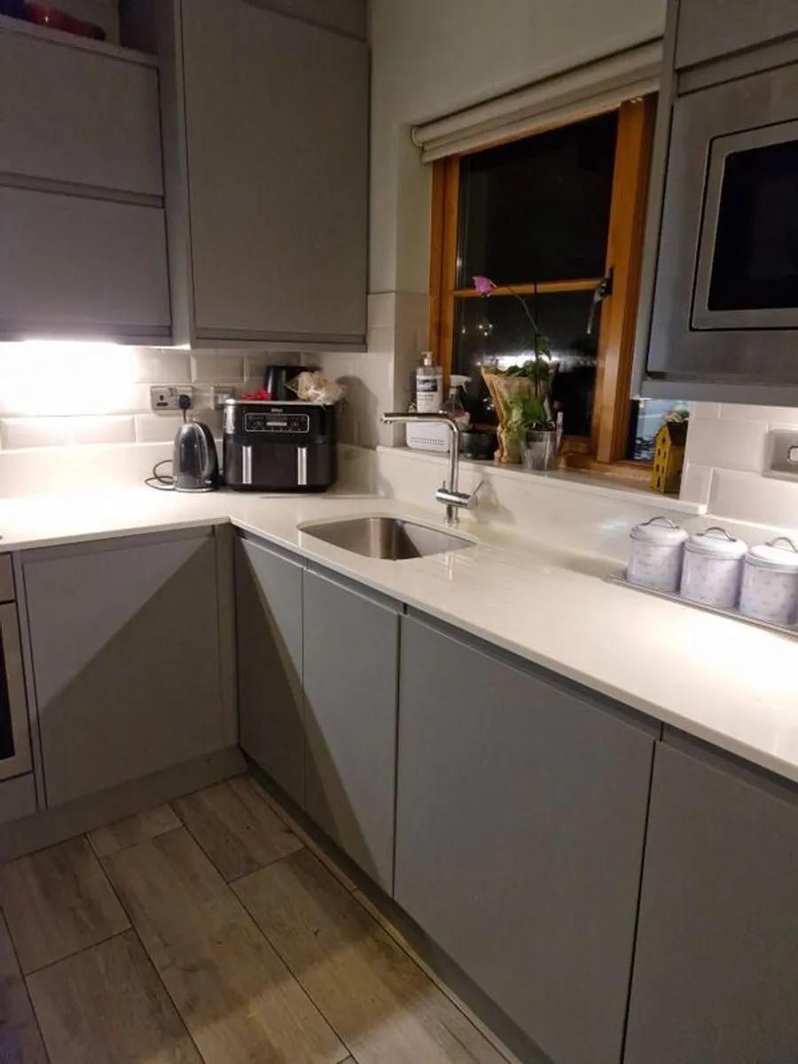 Fitted Kitchen with Appliances - Image 3