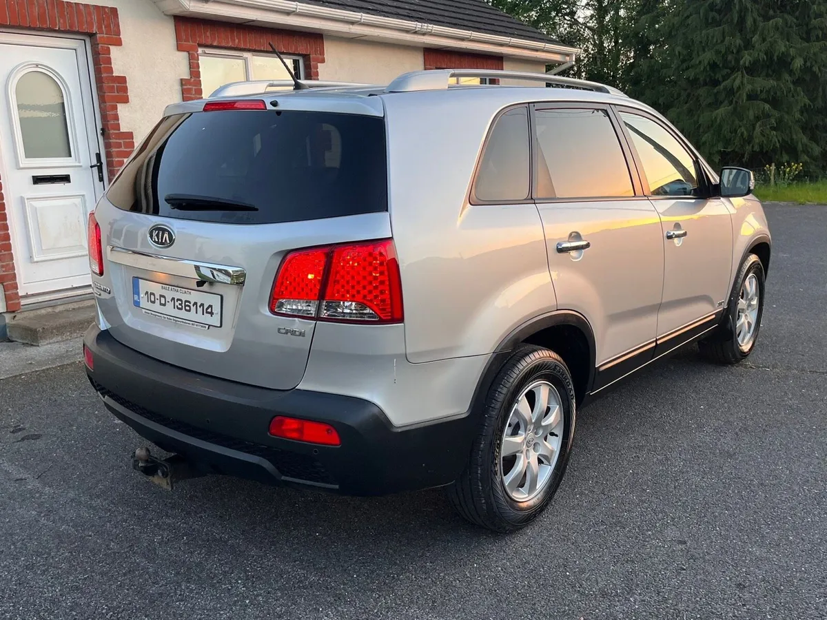 2010 KIA SORENTO LOW MILES 4x4 - Image 3