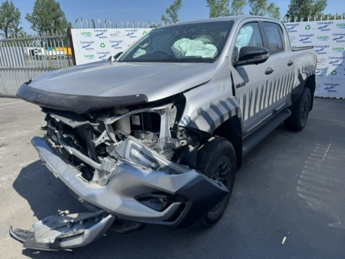 2025 TOYOTA HILUX GR 2.8 AUTO JUST IN FOR BREAKING - Image 2