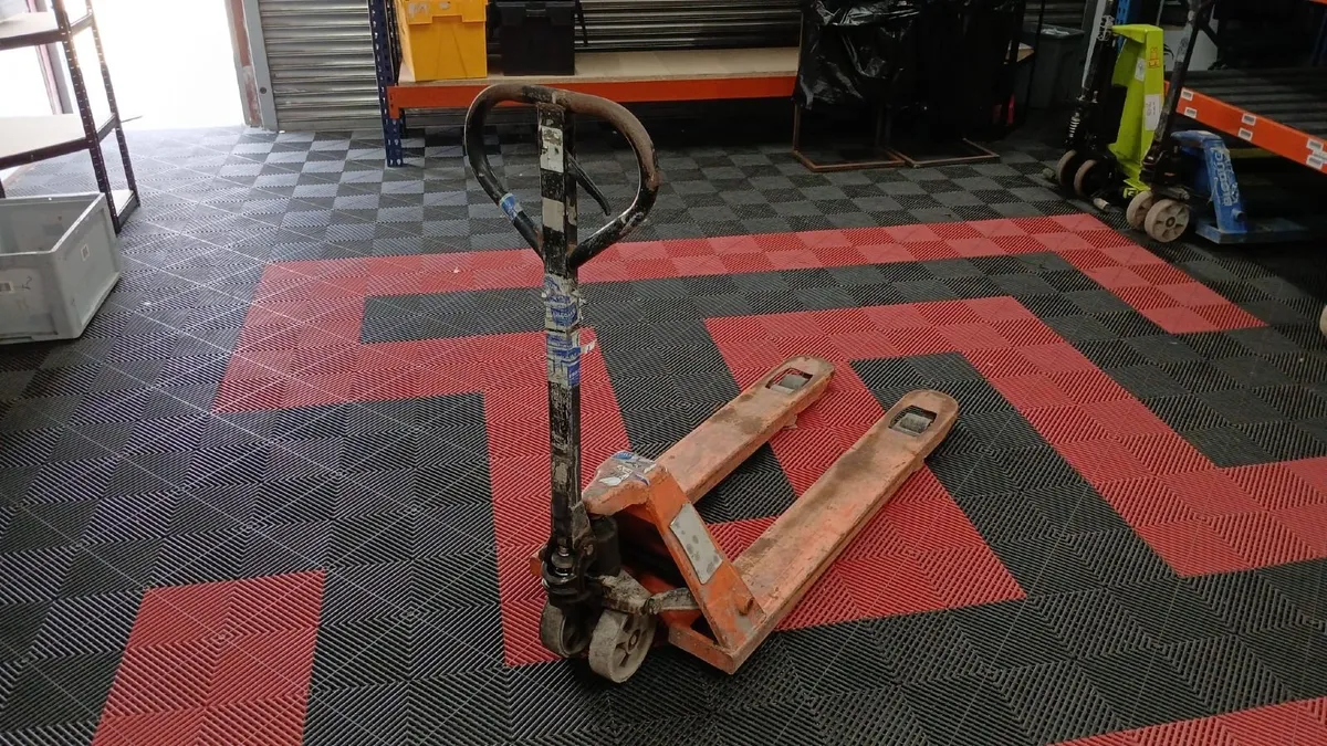 Used Pallet Truck (PT16) - Image 2