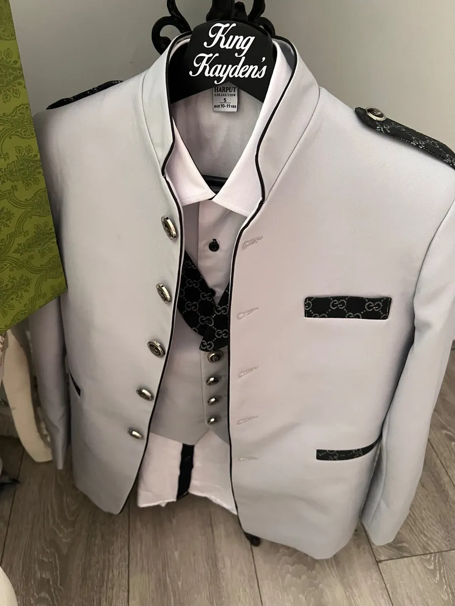 Boys suit - Image 3