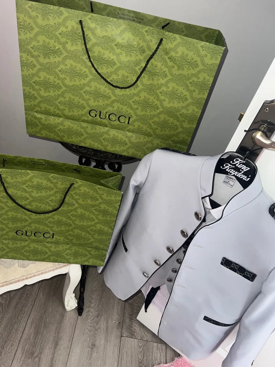 Boys suit - Image 1