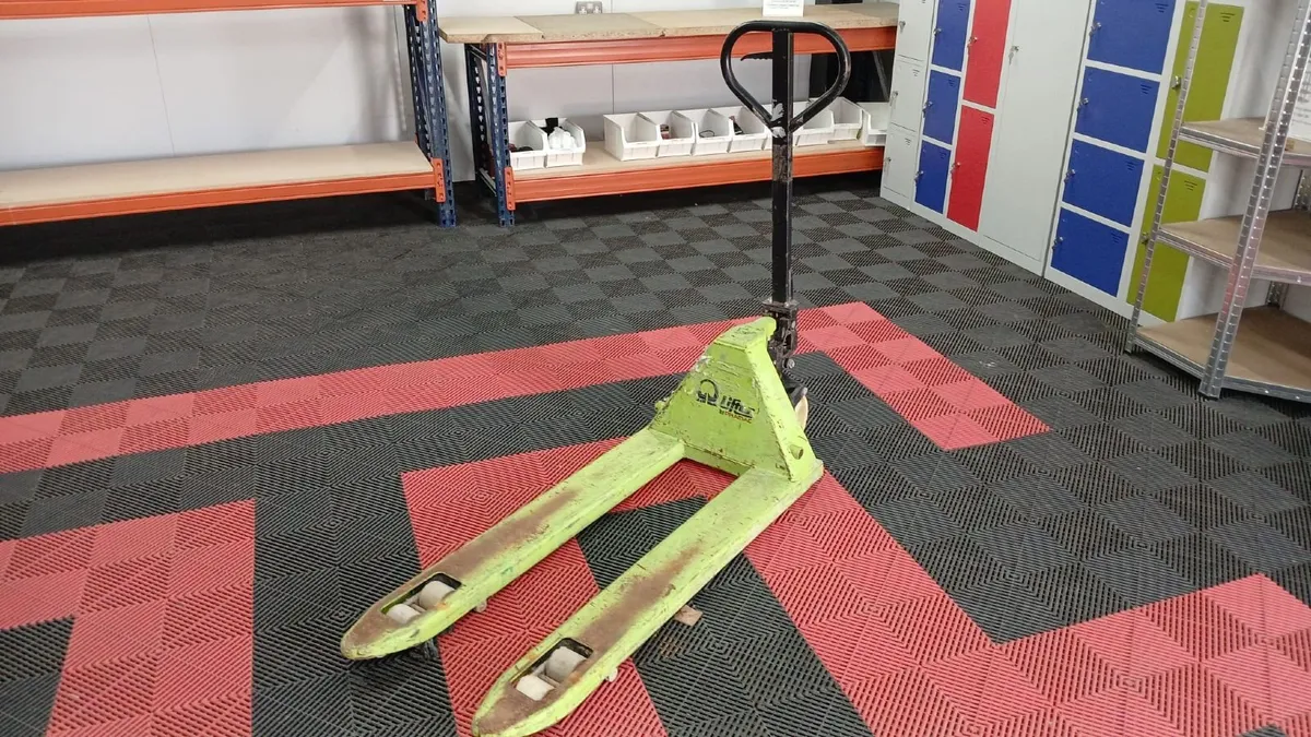 Used Pallet Truck (PT17) - Image 1