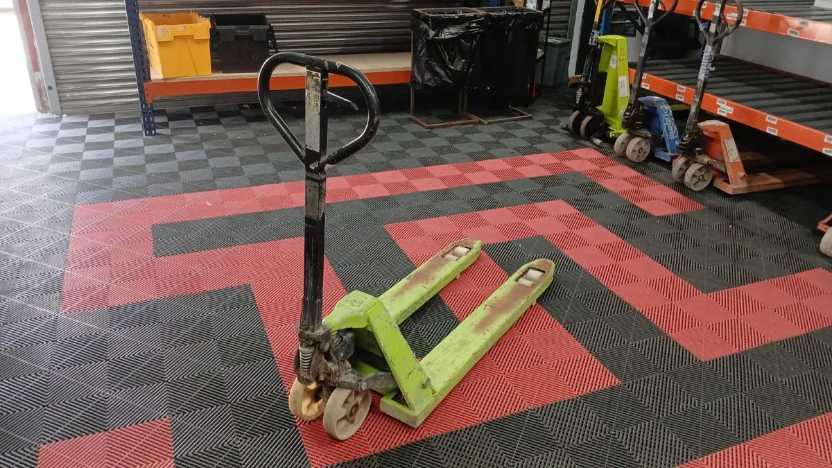 Used Pallet Truck (PT17) - Image 2