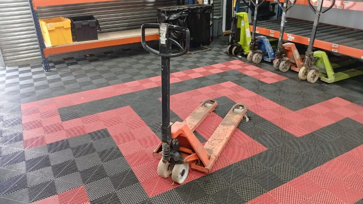 Used Pallet Truck (PT18) - Image 2