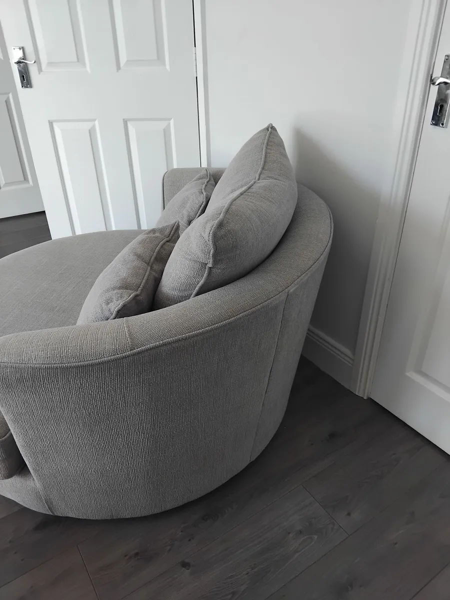 Chair Fantasia LoveSeat - Image 1
