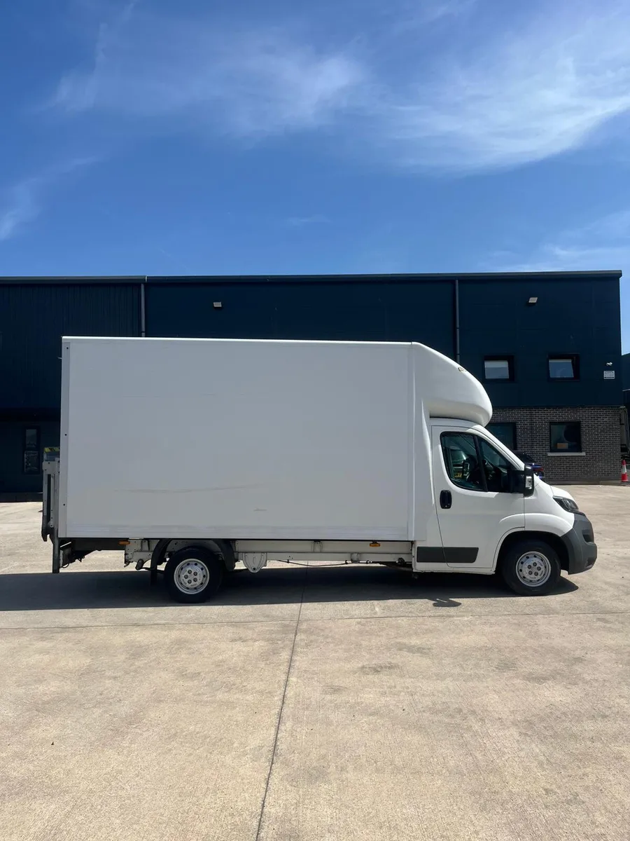 September 2017 Peugeot Boxer 335 L3 Luton Van - Image 3