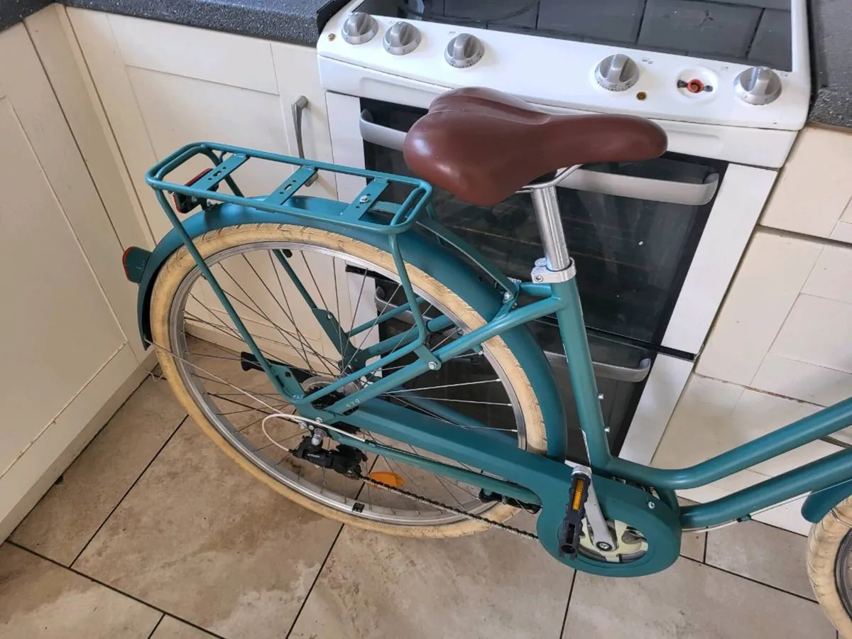 Ladies hybrid bike - Image 3