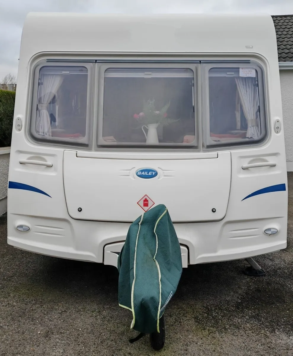 Bailey Pageant Series 7 Burgundy (2008) – 4-Berth - Image 2