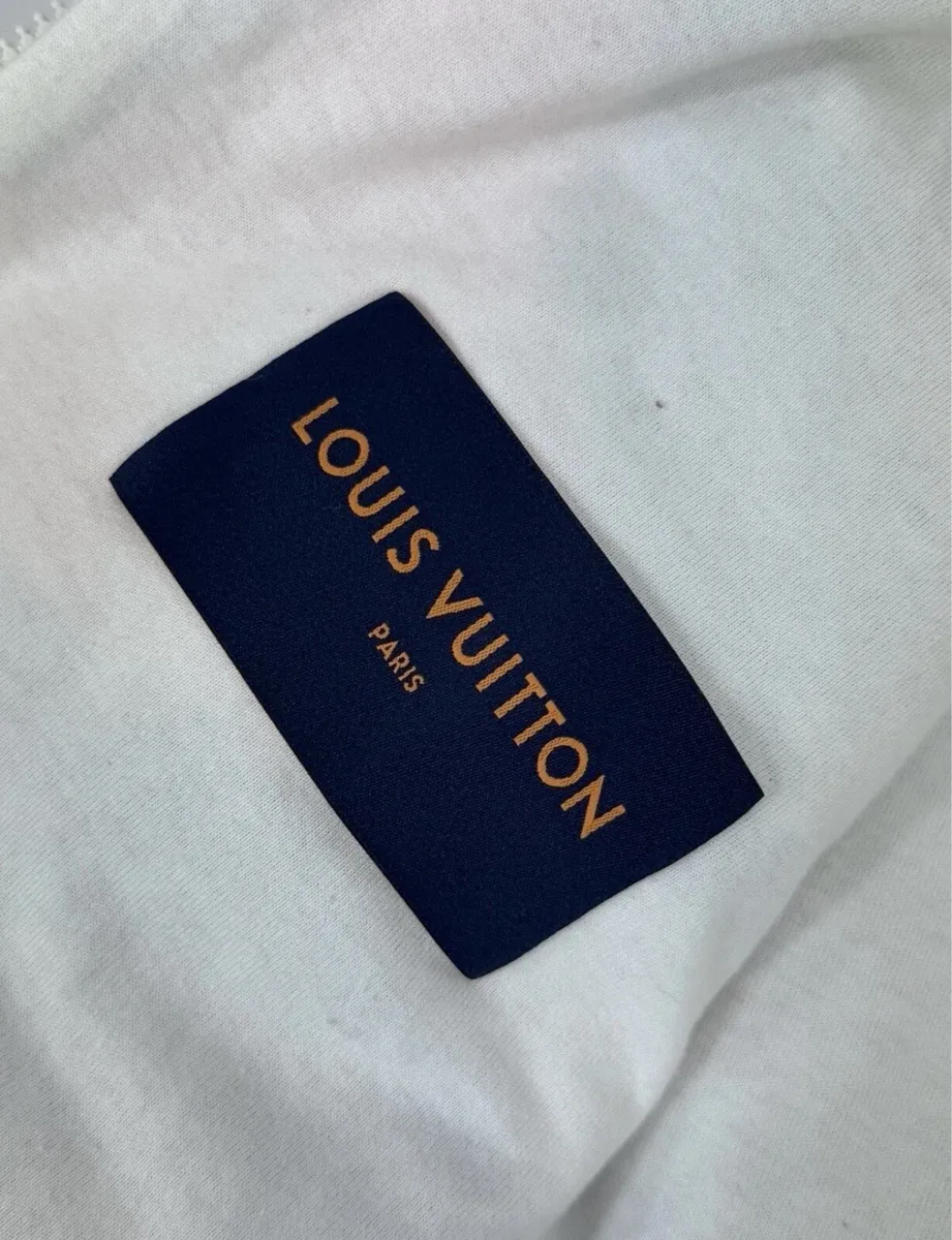 Louis Vuitton Fleece as new with Receipt and Box - Image 4