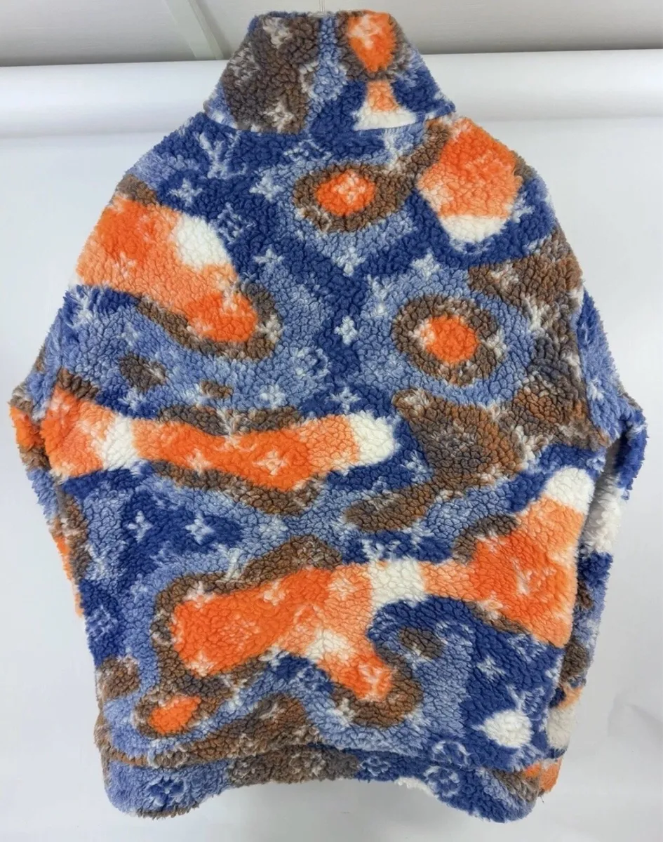Louis Vuitton Fleece as new with Receipt and Box - Image 2
