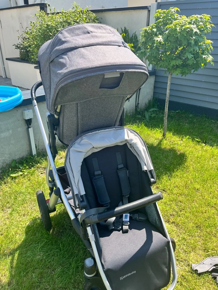Uppababy Vista V2 travel system - Image 2