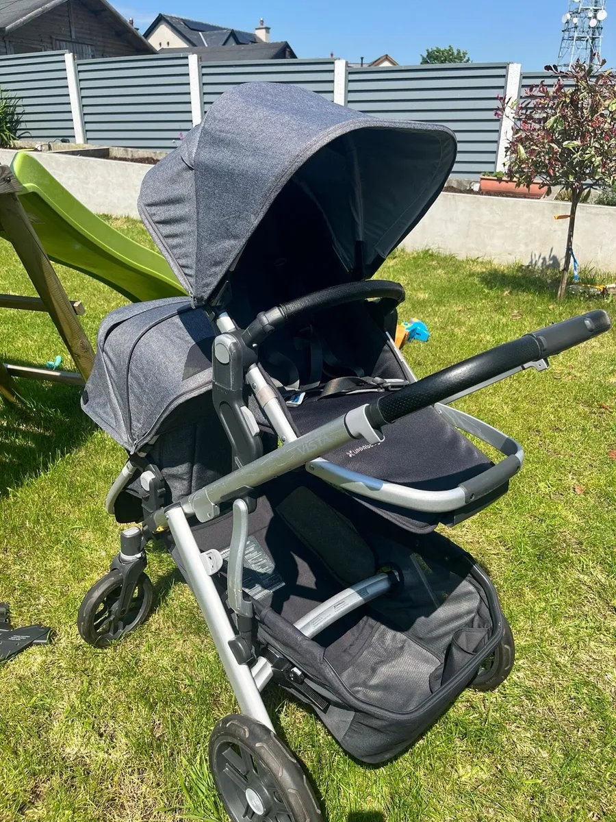 Uppababy Vista V2 travel system - Image 3