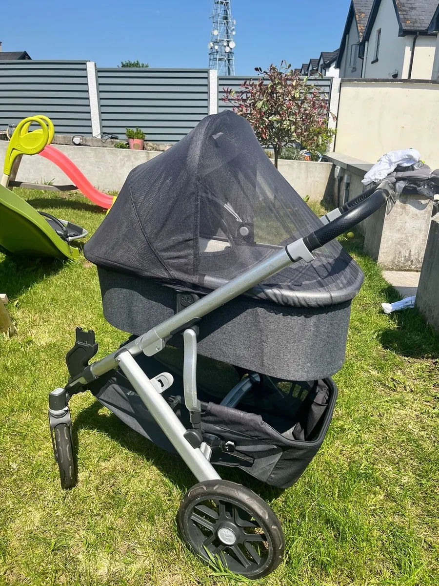 Uppababy Vista V2 travel system - Image 3