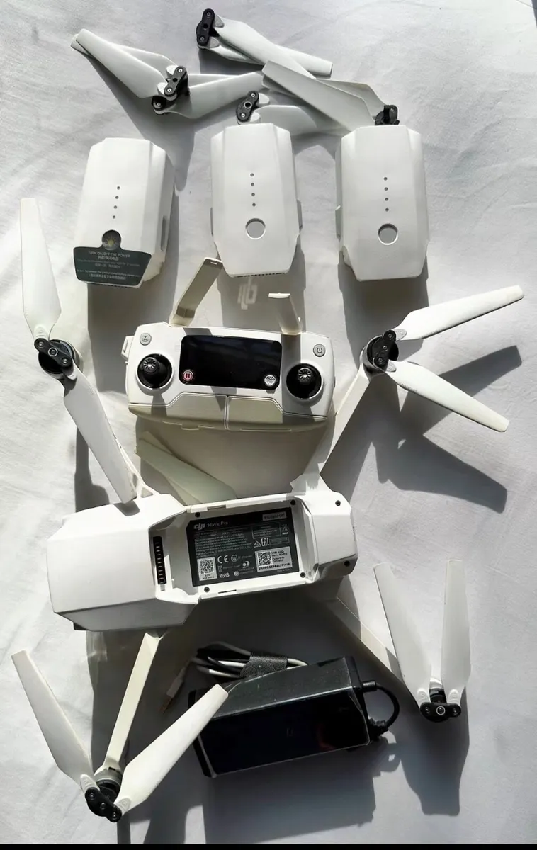DJI Mavic Pro 4K Drone – Alpine White Kit + 3 - Image 1