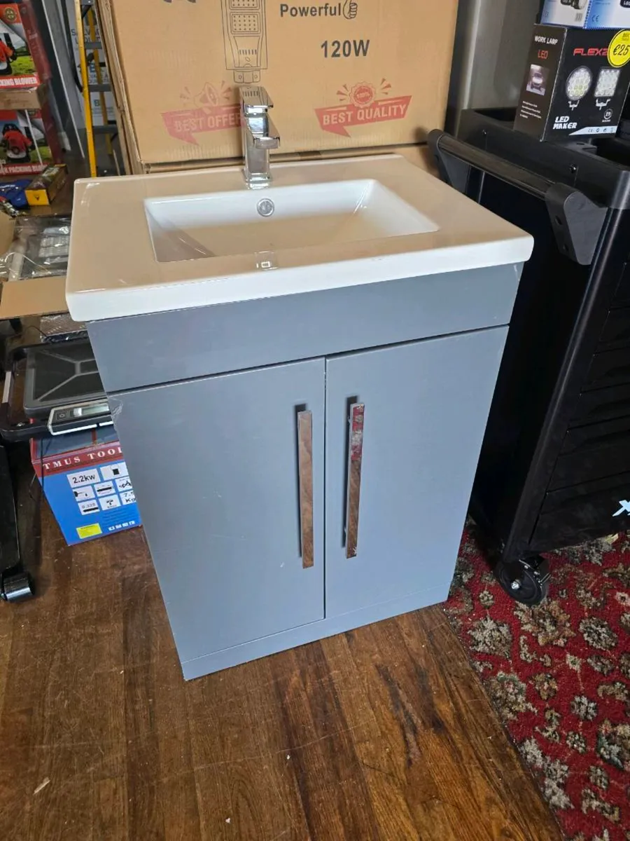MODERN 600MM VANITY UNIT - Image 1