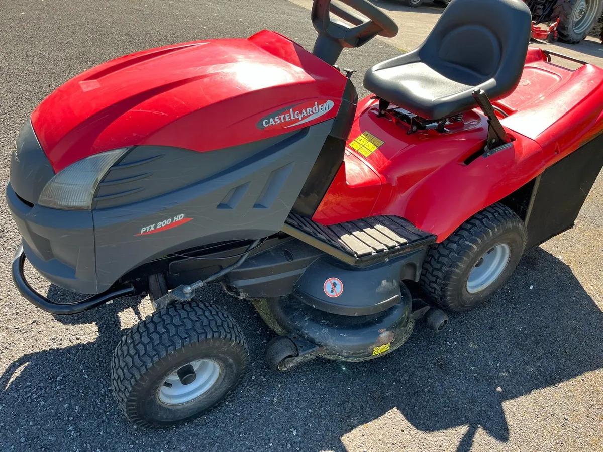Castlegarden 22HP hydro ride on lawnmower - Image 1
