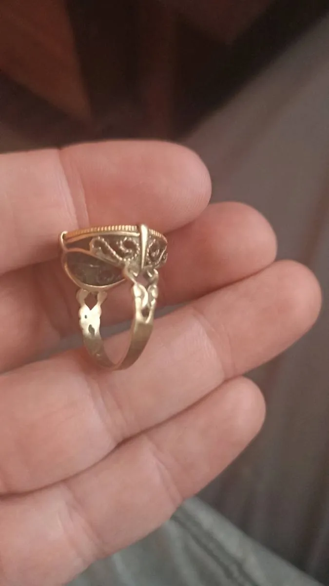 Half sovereign ring - Image 2