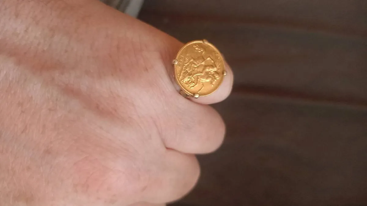 Half sovereign ring - Image 4