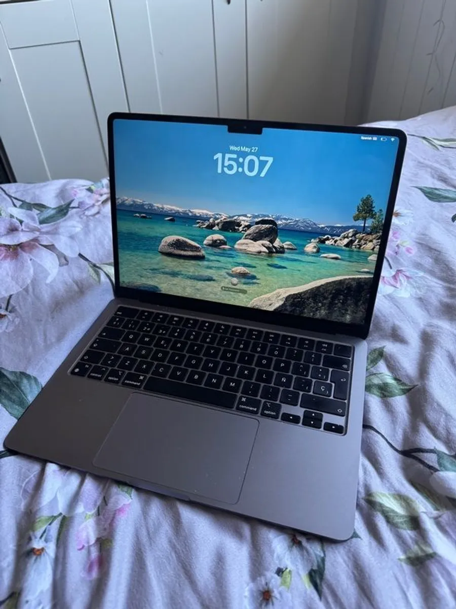 Macbook Air 2022 - Image 1