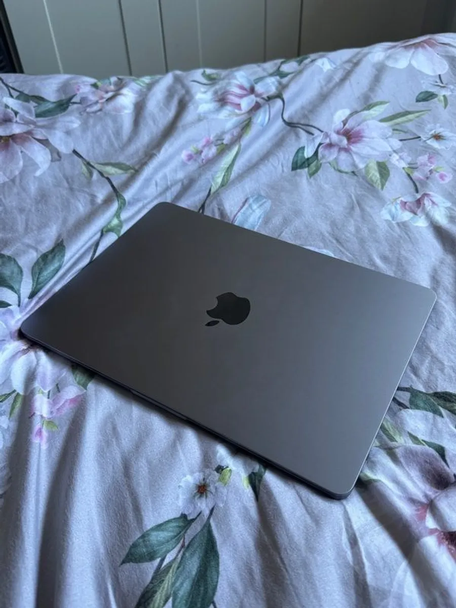 Macbook Air 2022 - Image 4