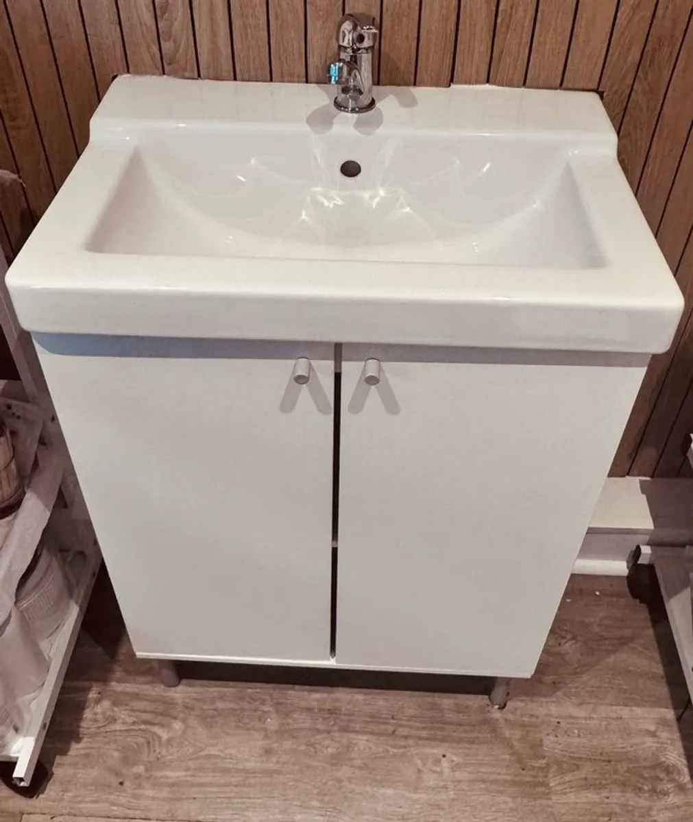 Sink with vanity & Mixer Tap - Image 1