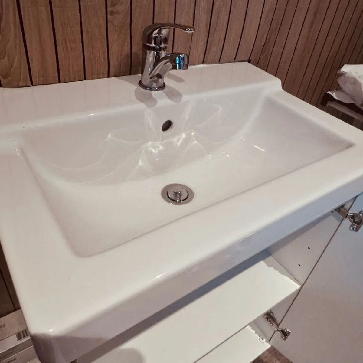 Sink with vanity & Mixer Tap - Image 4