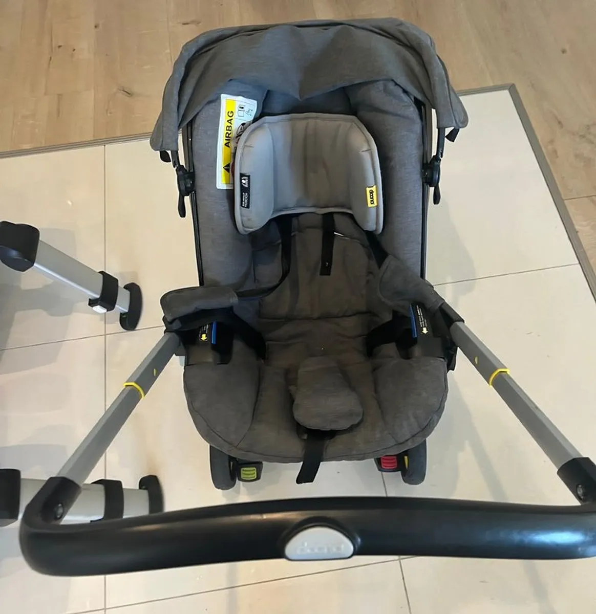 Doona with two isofix bases and a travel bag - Image 4