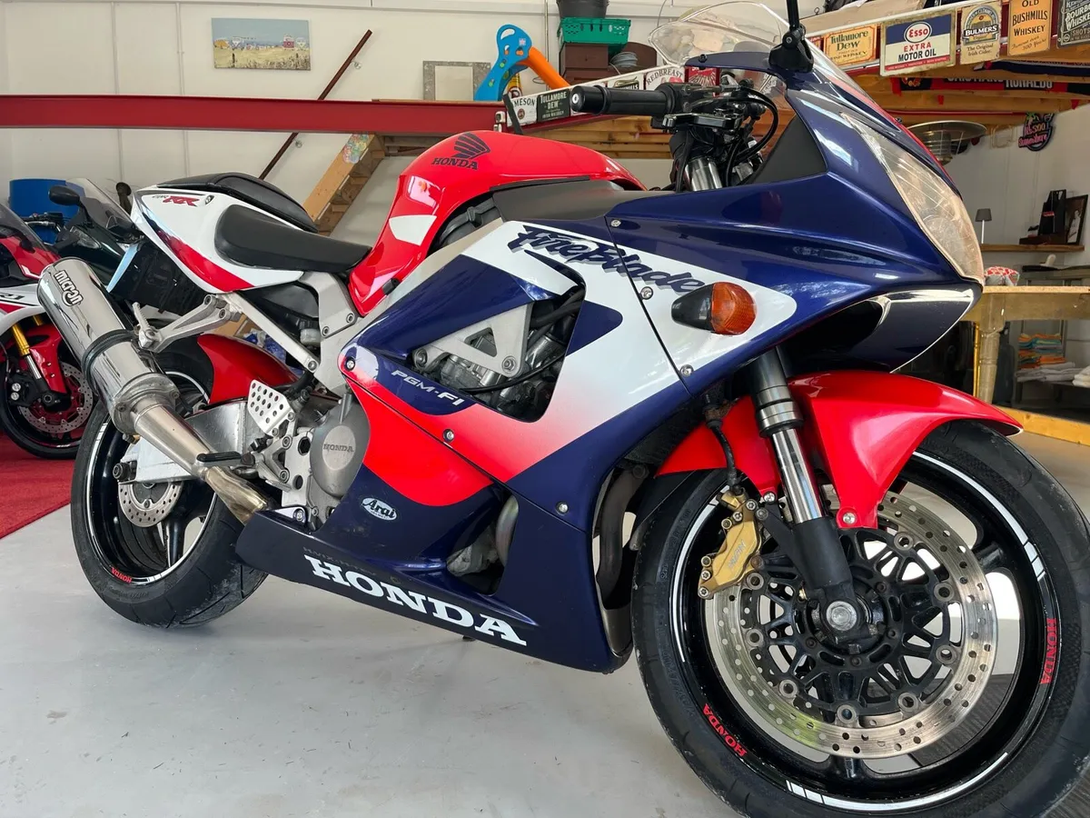 2001 Honda Fireblade CBR 929rr - Image 1