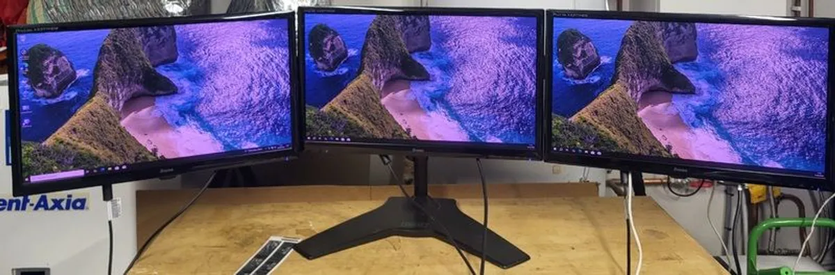 PC with 3 Monitors - Image 3